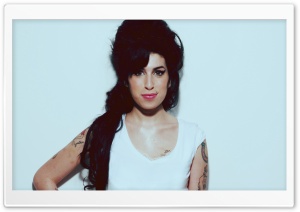Amy Winehouse Smiling Ultra HD Wallpaper for 4K UHD Widescreen desktop, tablet & smartphone