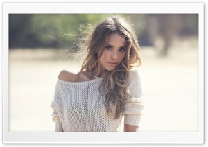 Jessica Alba On The Beach Ultra HD Wallpaper for 4K UHD Widescreen desktop, tablet & smartphone