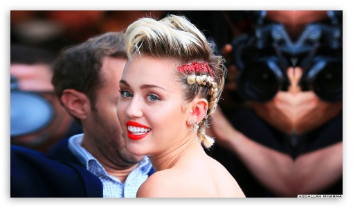 Miley Cyrus AMFAR UltraHD Wallpaper for 8K UHD TV 16:9 Ultra High Definition 2160p 1440p 1080p 900p 720p ; UHD 16:9 2160p 1440p 1080p 900p 720p ;