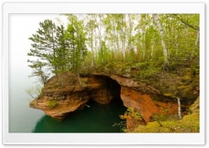 Apostle Islands Sandstone Cliffs on Lake Superior 4K UHD Wallpaper for Widescreen and UltraWide Desktop, UltraHD TV, Smartphone, Tablet
