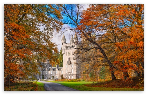 Balmoral Castle Scotland in Autumn Historic Castle UltraHD Wallpaper for UHD 16:9 ; HD 16:9 ; UltraWide 21:9 24:10 ; Widescreen 16:10 ; Fullscreen 3:2 ; Tablet 1:1 ;