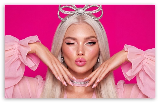 Beauty and Fashion Model UltraHD Wallpaper for UHD 16:9 ; HD 16:9 ; UltraWide 21:9 24:10 32:9 32:10 ; Widescreen 16:10 ; Tablet 1:1 ; Mobile 9:16 9:19.5 9:20 9:21 9:22 ; Dual 16:10 16:9 ;