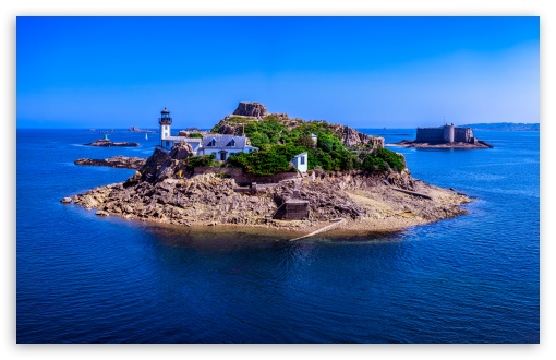 Carantec Lighthouse Finistere Brittany Drone Seascape UltraHD Wallpaper for UHD 16:9 ; HD 16:9 ; UltraWide 21:9 24:10 32:9 32:10 ; Widescreen 16:10 ; Tablet 1:1 ; Mobile 9:16 9:19.5 9:20 9:21 9:22 ; Dual 16:10 16:9 ;