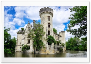 Chateau de la Mothe-Chandeniers Castle Ruins in France 4K UHD Wallpaper for Widescreen and UltraWide Desktop, UltraHD TV, Smartphone, Tablet