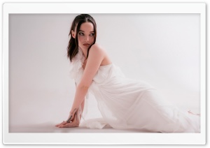 Dove Cameron in a White Dress 2026 4K UHD Wallpaper for Widescreen and UltraWide Desktop, UltraHD TV, Smartphone, Tablet