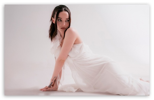 Dove Cameron in a White Dress 2026 UltraHD Wallpaper for UHD 16:9 ; HD 16:9 ; UltraWide 21:9 24:10 ; Widescreen 16:10 5:3 ; Fullscreen 4:3 5:4 3:2 ; Tablet 1:1 ; Mobile 9:16 9:19.5 9:20 9:21 9:22 10:16 2:3 3:5 3:4 ;