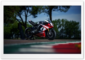 Ducati Panigale V2 Superquadro Motorcycle 4K UHD Wallpaper for Widescreen and UltraWide Desktop, UltraHD TV, Smartphone, Tablet