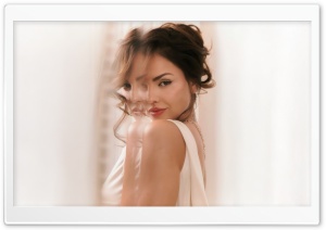 Eiza Gonzalez Mirror Reflections 4K UHD Wallpaper for Widescreen and UltraWide Desktop, UltraHD TV, Smartphone, Tablet