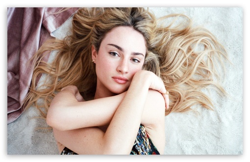 Grace Van Patten UltraHD Wallpaper for Widescreen 16:10 ;