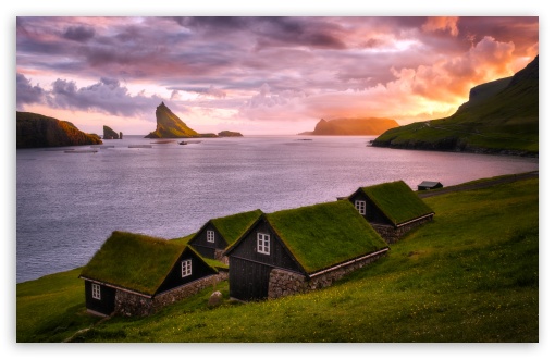 Houses with Green Roof by the Sea UltraHD Wallpaper for UHD 16:9 ; HD 16:9 ; UltraWide 21:9 24:10 32:9 ; Widescreen 16:10 5:3 ; Fullscreen 4:3 5:4 3:2 ; Tablet 1:1 ; Mobile 9:16 9:19.5 9:20 10:16 2:3 3:5 3:4 ; Dual 16:9 4:3 5:4 ;