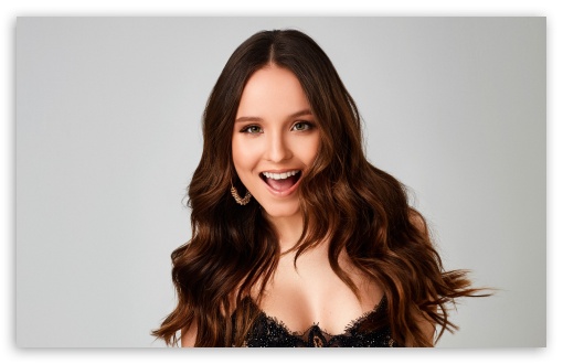 Larissa Manoela Portrait UltraHD Wallpaper for UHD 16:9 ; HD 16:9 ; UltraWide 21:9 24:10 ; Widescreen 16:10 5:3 ; Fullscreen 4:3 5:4 3:2 ; Tablet 1:1 ; Mobile 9:16 9:19.5 9:20 10:16 2:3 3:5 3:4 ;