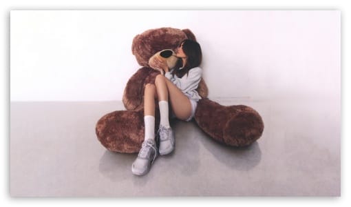 Madison Beer Adidas Big Teddy Bear UltraHD Wallpaper for UHD 16:9 ; HD 16:9 ;