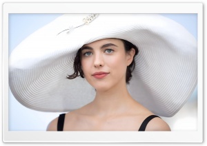 Margaret Qualley 4K UHD Wallpaper for Widescreen and UltraWide Desktop, UltraHD TV, Smartphone, Tablet