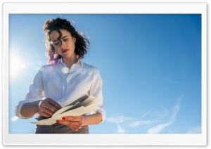 Margaret Qualley 4K UHD Wallpaper for Widescreen and UltraWide Desktop, UltraHD TV, Smartphone, Tablet