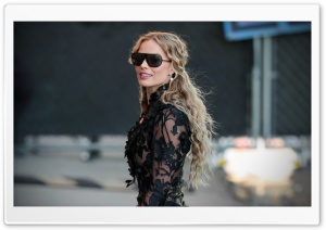 Margot Robbie 4K UHD Wallpaper for Widescreen and UltraWide Desktop, UltraHD TV, Smartphone, Tablet