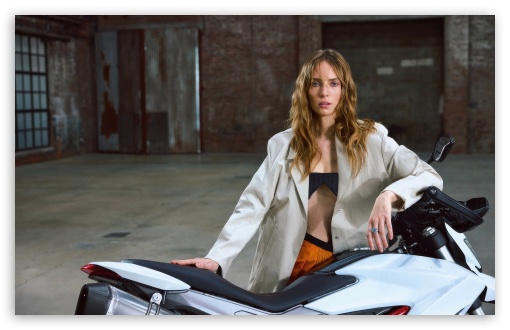 Maya Hawke UltraHD Wallpaper for Widescreen 16:10 ;