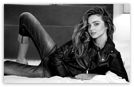 Miranda Kerr in Bed Photoshoot Black and White UltraHD Wallpaper for UHD 16:9 ; HD 16:9 ; UltraWide 21:9 24:10 ; Widescreen 16:10 5:3 ; Fullscreen 4:3 5:4 3:2 ; Tablet 1:1 ; Mobile 9:16 9:19.5 9:20 10:16 2:3 3:5 3:4 ;