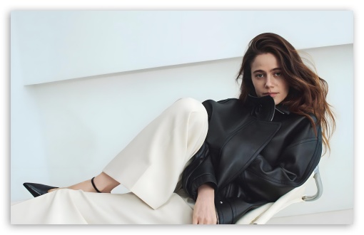 Molly Gordon UltraHD Wallpaper for Widescreen 16:10 ;