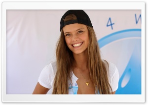 Nina Agdal Ultra HD Wallpaper for 4K UHD Widescreen Desktop, Lockscreen, Screensaver, TV, Tablet, Smartphone