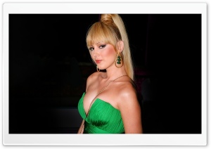 Petek Dincoz Celebrity in Green Dress 4K UHD Wallpaper for Widescreen and UltraWide Desktop, UltraHD TV, Smartphone, Tablet