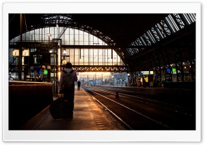 Platform 5, Amsterdam Central Ultra HD Wallpaper for 4K UHD Widescreen desktop, tablet & smartphone