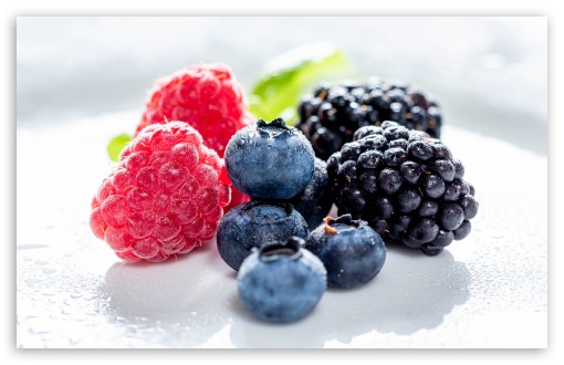 Raspberry, Bilberry, Blueberry, Blackberry, Delicious, Diet, Macro, Organic UltraHD Wallpaper for UHD 16:9 ; HD 16:9 ; UltraWide 21:9 24:10 ; Widescreen 16:10 5:3 ; Fullscreen 4:3 5:4 3:2 ; Dual 5:4 ;