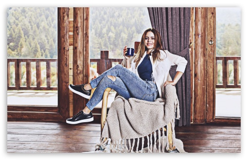 Simge Sagin UltraHD Wallpaper for UHD 16:9 ; HD 16:9 ; UltraWide 21:9 24:10 ; Widescreen 16:10 5:3 ; Fullscreen 4:3 ;