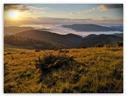 Sunshine on Sunset Mountain - Romania UltraHD Wallpaper for Fullscreen 4:3 ;