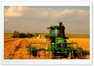 Tractor In Field 4K UHD Wallpaper for Widescreen and UltraWide Desktop, UltraHD TV, Smartphone, Tablet