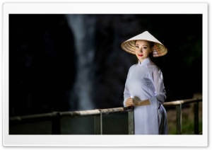 Traditional Costume of Vietnam 4K UHD Wallpaper for Widescreen and UltraWide Desktop, UltraHD TV, Smartphone, Tablet