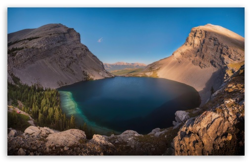 Volcanic Crater Lake UltraHD Wallpaper for UHD 16:9 ; HD 16:9 ; UltraWide 21:9 24:10 ; Widescreen 16:10 5:3 ; Fullscreen 4:3 5:4 3:2 ; Tablet 1:1 ; Dual 5:4 3:2 ;