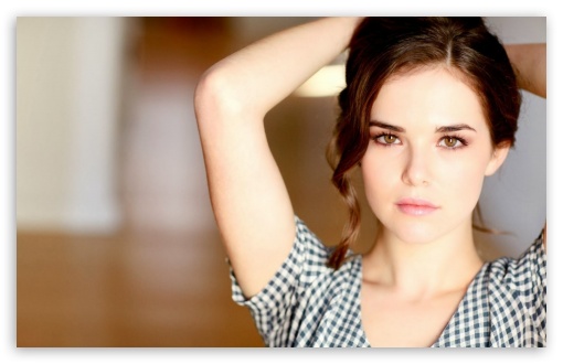 Zoey Deutch UltraHD Wallpaper for HD 16:9 ; Widescreen 16:10 5:3 ; Fullscreen 3:2 ;